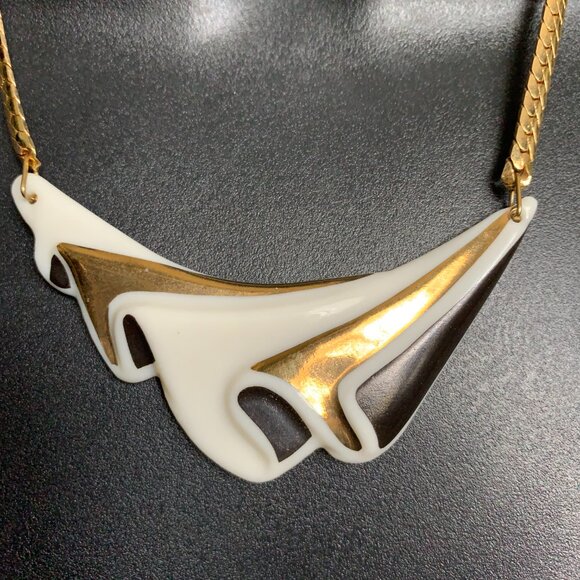 Avon Porcelain Necklace & Earrings - Picture 4 of 5